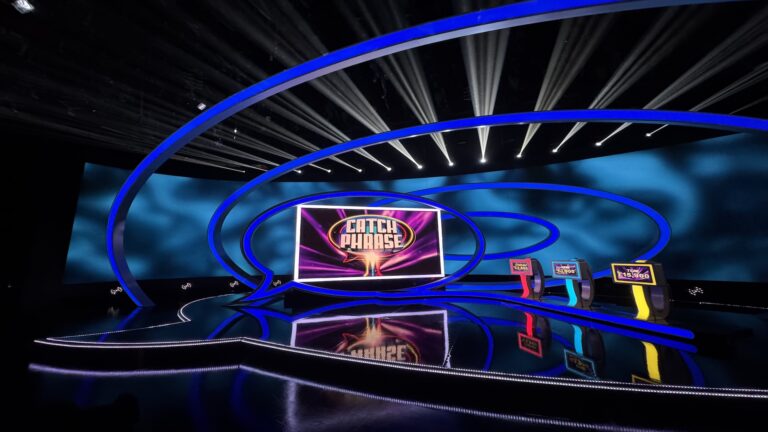 Catchphrase Naked Eye Lighting